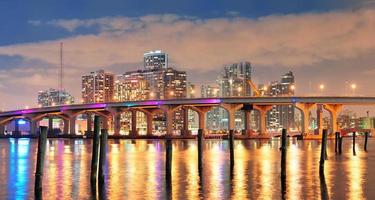 cena noturna de miami foto