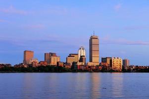 skyline da cidade de boston ao entardecer foto