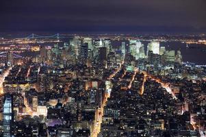 vista aérea do horizonte de manhattan cidade de nova york ao entardecer foto