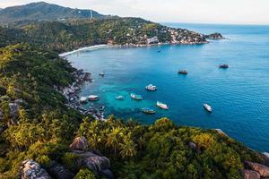 ilhas e baías azuis tropicais, vista panorâmica foto