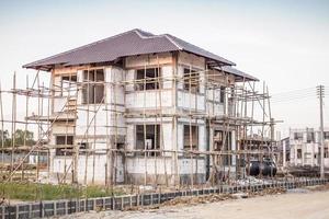 construção residencial nova casa em andamento no canteiro de obras foto