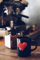 tom de cor vintage: xícara de café na cafeteria