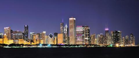 panorama da noite de chicago foto