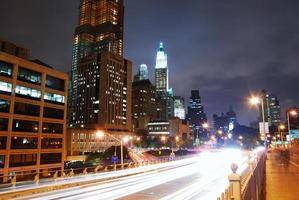 visão noturna de manhattan, cidade de nova york foto