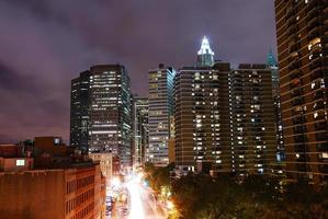 visão noturna de manhattan, cidade de nova york foto
