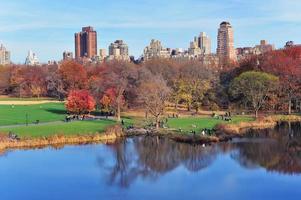 parque central da cidade de nova york no outono foto