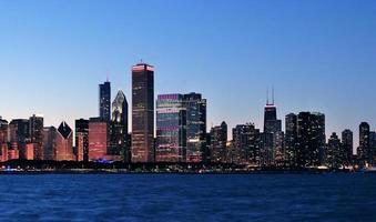 panorama da noite de chicago foto