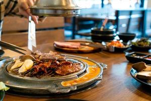 carne grelhada em estilo coreano ou churrasco coreano foto