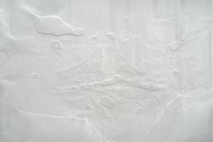 fundo de textura de plástico amassado branco, foco suave foto