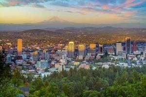 cidade de portland city skyline paisagem urbana de oregon, nos eua foto