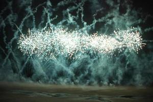 uma vista de uma queima de fogos em faia de prazer blackpool foto