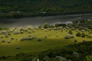 fotografia com a bela natureza da moldávia no verão. paisagem na europa. foto