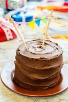 bolo de aniversário de chocolate foto
