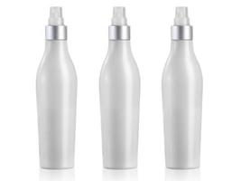 frasco de spray de plástico branco recipiente cosmético em branco com tampa, fundo branco isolado foto