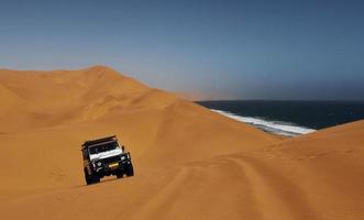 carro nos desertos da África, namíbia foto