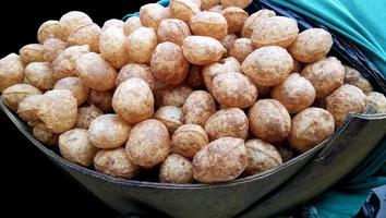 pani puri, golgappe, item de bate-papo, lanches da índia foto