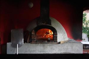 forno de pizza caseiro foto