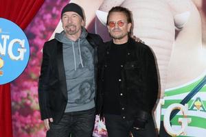 los angeles 12 de dezembro - the edge, bono na estréia do sing 2 no teatro grego em 12 de dezembro de 2021 em los angeles, ca foto