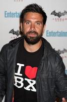 los angeles, 23 de julho - joshua gomez chegando na festa da ew comic-con 2011 na festa da ew comic-con 2011 em 23 de julho de 2011 em los angeles, ca foto