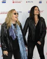 24 de janeiro de los angeles - melissa etheridge, linda wallem no muiscares de 2020 no centro de convenções de los angeles em 24 de janeiro de 2020 em los angeles, ca foto