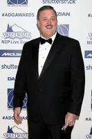 1 de fevereiro de los angeles - billy gardell nos prêmios da guilda de diretores de arte de 2020 no hotel intercontinental em 1 de fevereiro de 2020 em los angeles, ca foto