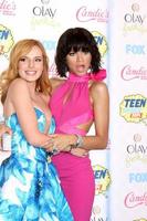 los angeles, 10 de agosto - bella thorne, zendaya no 2014 teen choice awards no shrine auditium em 10 de agosto de 2014 em los angeles, ca foto