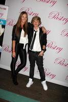 los angeles, 19 de janeiro - jazmin feldman, cody simpson chega à festa de 14 anos de cody simpsons no pacific park em santa monica pier em 19 de janeiro de 2011 em santa monica, ca foto