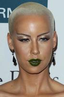 los angeles, 11 de fevereiro - amber rose chega à festa pré-grammy organizada por clive davis no beverly hilton hotel em 11 de fevereiro de 2012 em beverly hills, ca foto