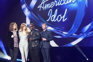 los angeles 22 de setembro - Stephen Tyler, Jennifer Lopez, Randy Jackson, Ryan Seacrest no American Idol Season 10 Juízes Anúncio no Fórum em 22 de Setembro de 2010 em Ingelwood, CA foto