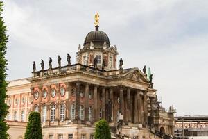 um dos edifícios universitários de potsdam foto