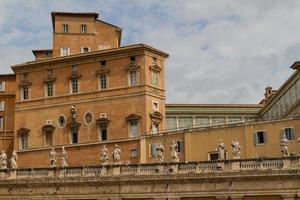 edifícios no Vaticano, a Santa Sé em Roma, Itália. parte da basílica de são pedro. foto