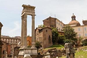 ruínas do teatro di marcello, roma - itália foto