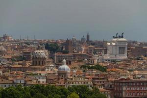 série de viagens - itália. vista acima do centro de roma, itália. foto