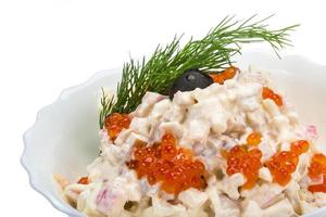 salada de frutos do mar em branco foto