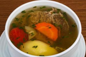 sopa de carne com legumes foto