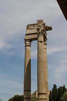 ruínas do teatro di marcello, roma - itália foto