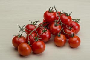 ramo de tomate cereja foto