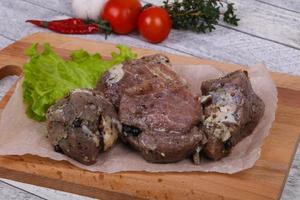 carne de porco marinada pronta para cozinhar foto