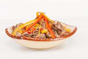 macarrão estilo asiático com carne de porco, picante e gostoso delicioso foto