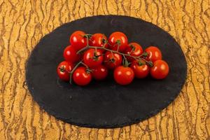 ramo de tomate maduro foto