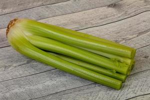 alimentos orgânicos - palitos de aipo foto