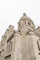 a arquitetura externa de sacre coeur, montmartre, paris, frança foto