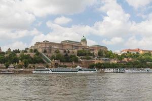 palácio real histórico em budapeste foto