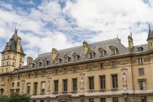 edifício histórico em paris frança foto