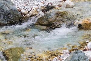 alta montanha e rochas na grécia foto