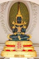 estátua de buda tailandesa típica foto