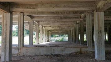 um edifício abandonado devido a uma construção falhada. foto