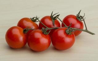 ramo de tomate cereja foto