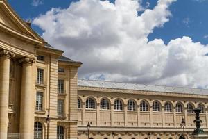 edifício histórico em paris frança foto