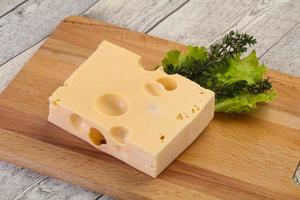 tijolo de queijo maasdam foto
